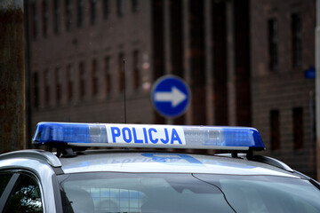 Polska policja podczas służby w mieście  © FotoDax