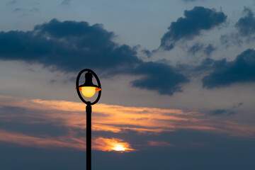 Laterne Licht Lampe Sonne Sonnenuntergang Stimmung Himmel Farben Wolken romantisch Hintergrund Sylt...
