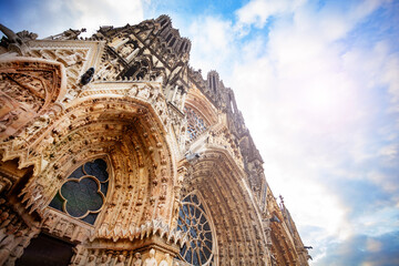Closeup of the Cathedral Notre-Dame de Reims - obrazy, fototapety, plakaty