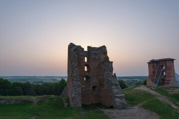 Obraz premium Sunrise over the ruins of the 13th century castle in Novogrudok (Mindovga Castle