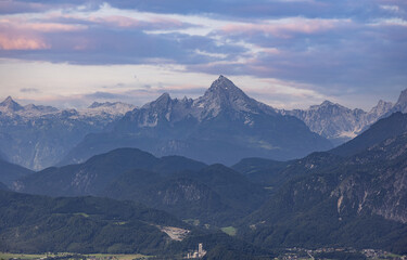 Fototapeta na wymiar Amazing panoramic view over the high mountains of the Austrian Alps - travel photography