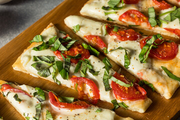 Homemade Healthy Margherita Flatbread PIzza