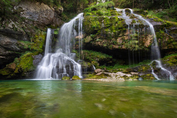 Obraz premium waterfall in the forest