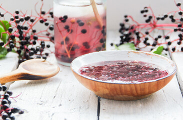 Holunderbeeren Getränk Suppe mit Holunder