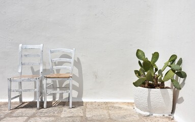 Tra le vie del centro storico di Ostuni la citt&agrave; bianca in Puglia