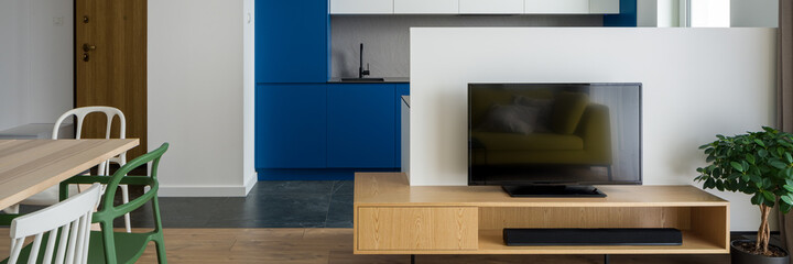 Open tv room, panorama