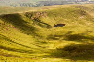 Fototapeta Brecon Beacons, Wales, UK. A walkling path to the summit of Pen y Fan and Corn Du. obraz