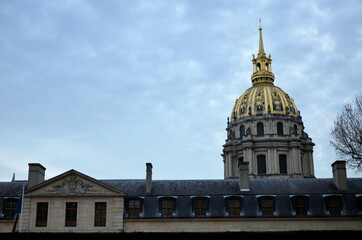 Fototapeta na wymiar Hotel national des Invalides (The National Residence of the Invalids) which homes inside the Napoleon's tomb