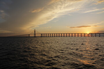Obraz premium sunset on the black river showing the black river bridge