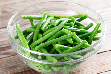 Green beans in glass bowl on a table