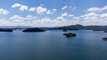 Fototapeta na wymiar Panoramic dam of the Peñol - Guatape in the department of Antioquia Colombia, day of blue and sunny nines
