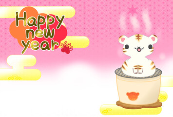 2022年賀状テンプレート　桃色の和柄背景に焼き餅風とら