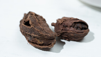 ワイルドカルダモン 別名：ビックカルダモン、ブラウンカルダモン、インド料理に使われるスパイス