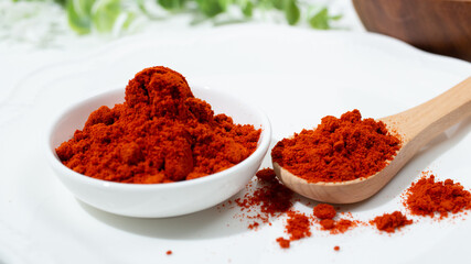 パプリカパウダー（ Paprika）：インドカレーに使用するスパイスの一種。辛くない。