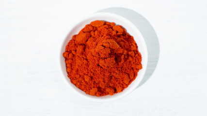 パプリカパウダー（ Paprika）：インドカレーに使用するスパイスの一種。辛くない。