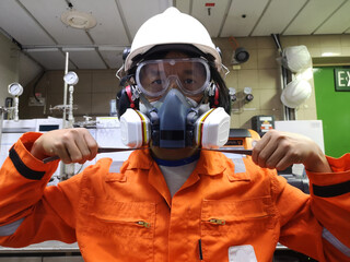 Multi-purpose respirator half mask for toxic gas protection. The man prepare to wear Multi-purpose half mask. - obrazy, fototapety, plakaty