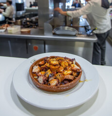 Cazuela de pulpo a la gallega del asador Urrunaga en Legutiano, Alava, País Vasco