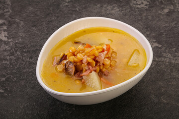 Pea soup with smoked ribs