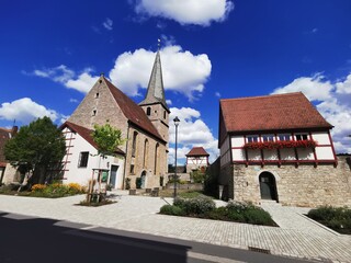 Fototapeta na wymiar Evangelische Kirche Sankt Martin in Segnitz am Main in Franken