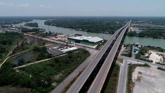 Drone view Top down of Tapi River and Bridge in Surat Thani thailand Original File from Drone Phantom 4 pro v2.0