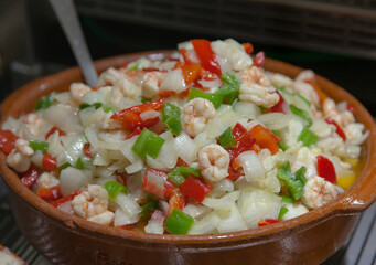 Expositor de producto fresco y preparado en el restaurante-asador Urrunaga de Legutiano, Alava, Pais Vasco.