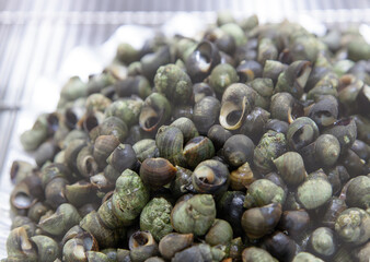 Expositor de producto fresco y preparado en el restaurante-asador Urrunaga de Legutiano, Alava, Pais Vasco.