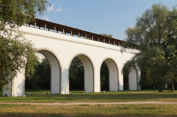 Fototapeta na wymiar arches in the park