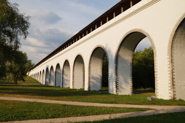 Fototapeta na wymiar moscow: ancient aqueduct 