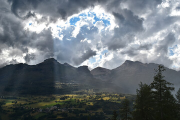 Orage, ciel, montagne