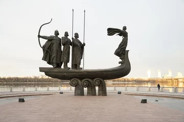 Deurstickers Monument to the founders of Kiev © Алексей Мовсесян