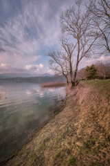 Obraz na płótnie Canvas Tramonto sul lago di Pusiano