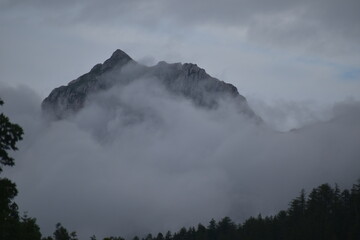 Montagne , nuage