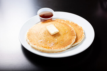 A view of a plate of pancakes.