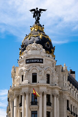 Edificio metr&oacute;polis