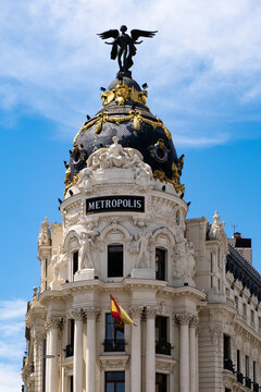 Edificio metr&oacute;polis