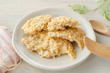 オートミールと卵の低糖質ケーキ　