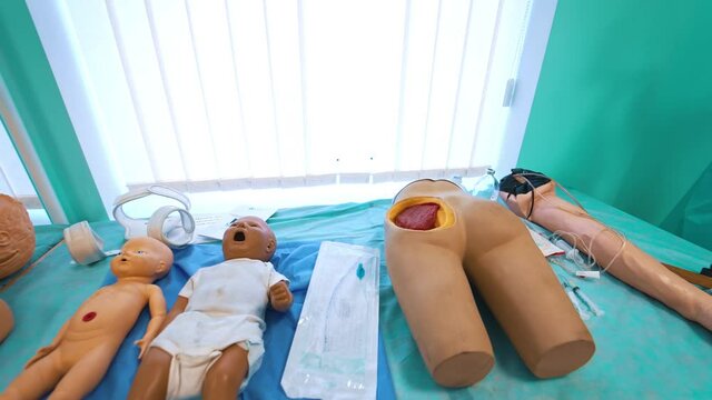 Exhibition of dummies for medical experiences. Room for university students with plastic dolls and patient's parts model.