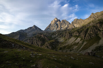 La cima più alta delle alpi cozie, il Monviso, il re di pietra vista da pian del re