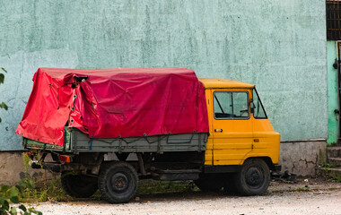 Stary polski samochód dostawczy " Żuk  " . Old Polish delivery truck "Żuk" . © Grzegorz