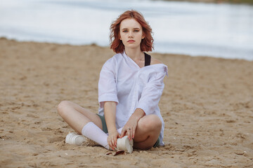 Fototapeta na wymiar woman sitting on the beach