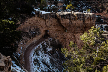 Obraz premium Two hikers on the Bright Angel trail during Winter. South Rim Grand Canyon.