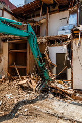 建築物件解体現場　Demolition of buildings