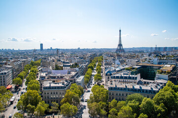 Fototapeta na wymiar A view of the Paris cityscape as seen from atop the Arc de Triomphe on a beautiful sunny day.