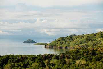 Fototapeta premium Green-capped mountains of Padar island