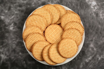Fresh baked homemade arrowroot biscuits served in a ceramic plate.