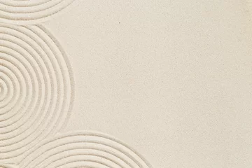 Keuken achterwand Stenen in het zand Lijnen tekenen op zand, mooie zanderige textuur. Spa-achtergrond, concept voor meditatie en ontspanning  © yrabota