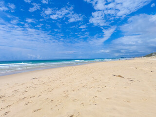 Fototapeta na wymiar オーストラリア、ゴールドコーストのサーファーズパラダイス周辺にある観光名所を旅行する風景 Scenic travel around Surfers Paradise, Gold Coast, Australia.