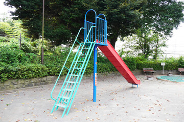 公園のすべり台