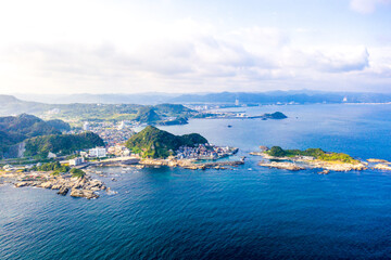 鴨川市街と仁右衛門島（千葉県鴨川市）