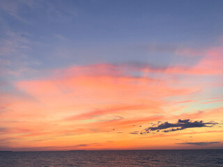 Obraz premium Beautiful sky colors after the sunset at the sea